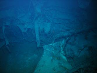 Unidentified wreckage on seabed